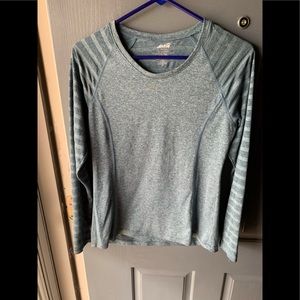 Avia brand womens long sleeve athletic top.  Sz S